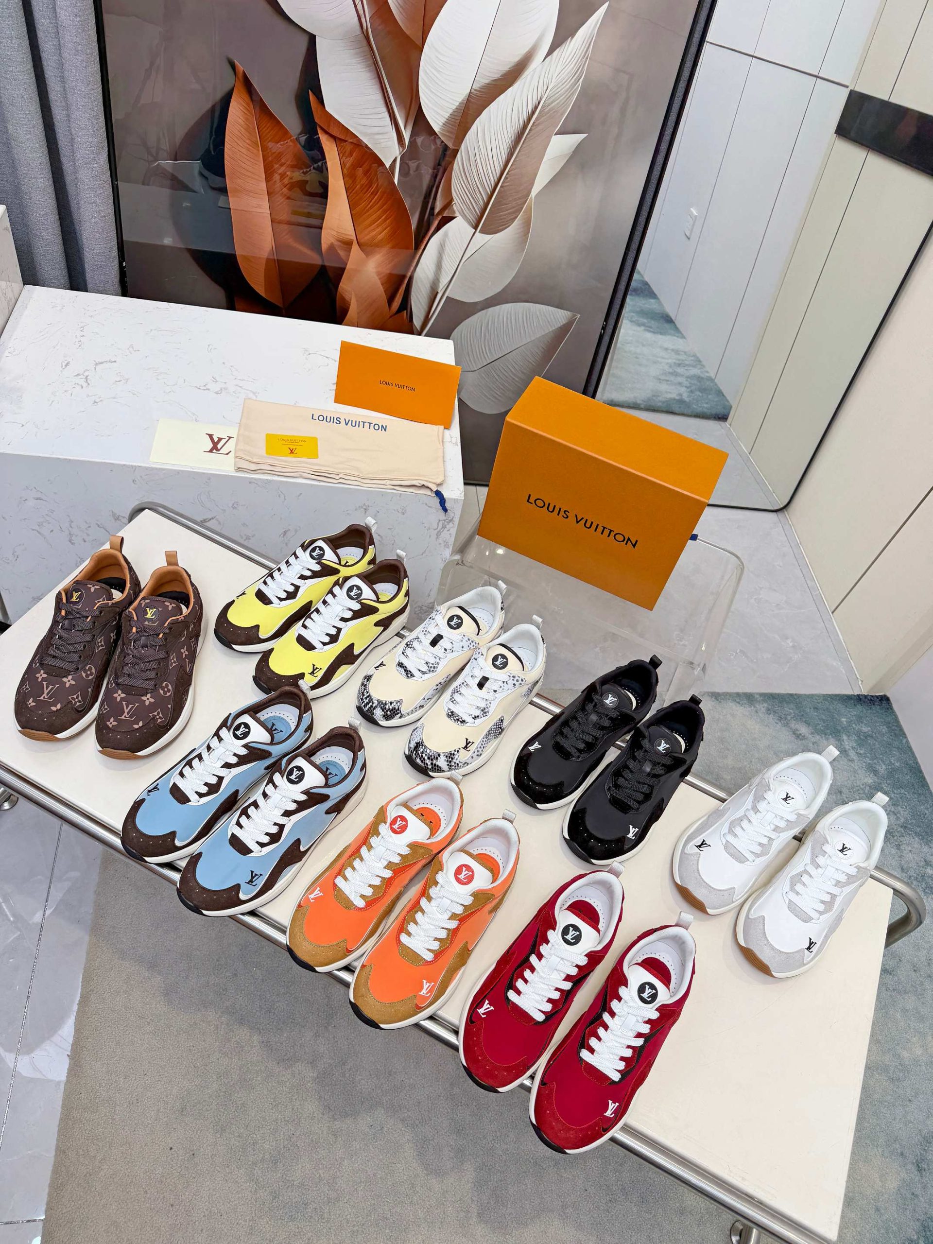 LVLouis Vuitton (brand) original1:1Development replication Counter exquisite packaging casual and versatile ,The same style of all the major stars!sneakerstpuLightweight and abrasion-resistant sole,Everyday wear without stress。Louis Vuittonmarkings,The details are super fine。Easy to wear with both jeans and slacks,Fashionable and practical at the same time!plus or minus sound:men's version39#-46# ex-factory price:270¥